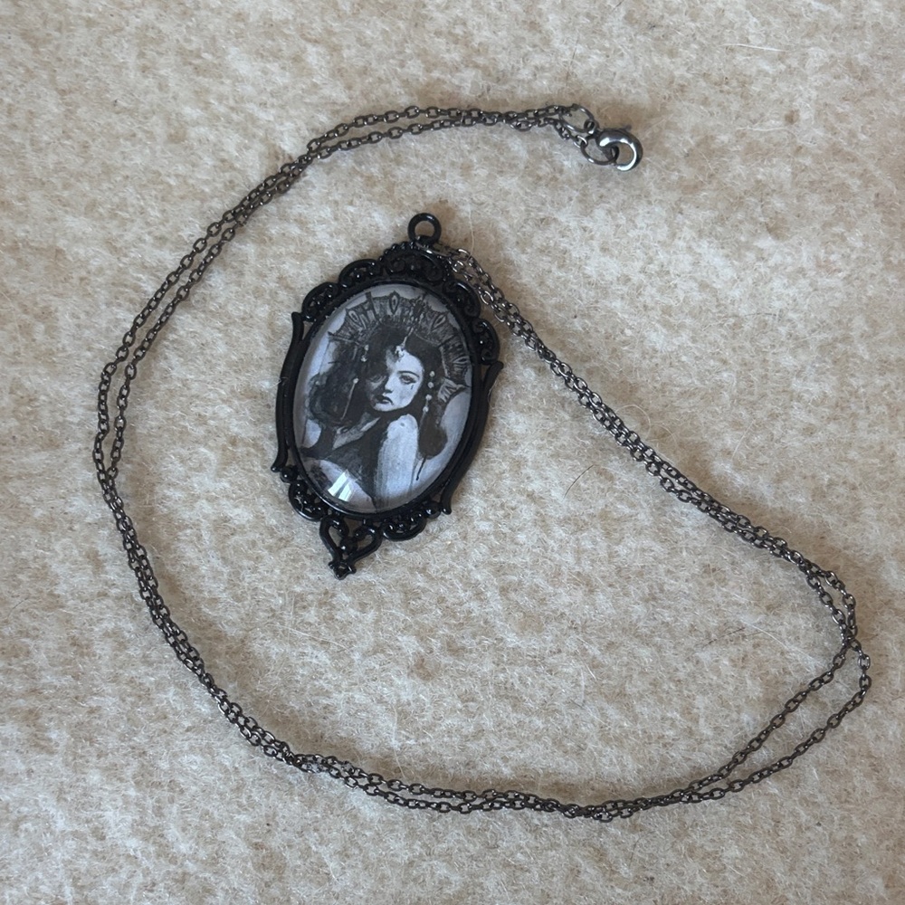 Vintage Black Pendant Necklace